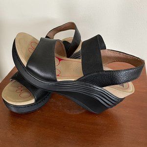 Bionica Black Sandals